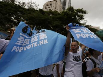 呼吁踊跃投票香港人