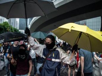 占中者们追求香港民主的象征 -雨伞