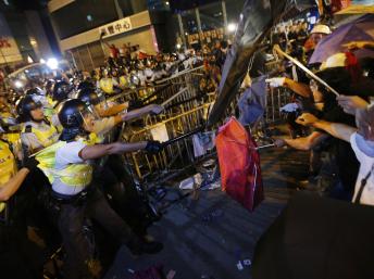 香港占中局势每天都在变 舆论担心占中运动有激进化危险 路透社照片