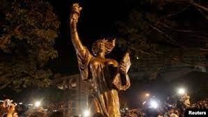 习近平独裁暴政观察：港高校接连移除六四象征 民主女神像和六四浮雕连夜被消失