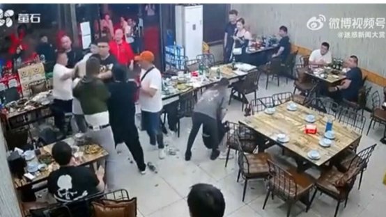 施英：一周新闻聚焦：唐山女子遭群殴事件在中国网络延烧，舆论质疑黑社会幕后保护伞