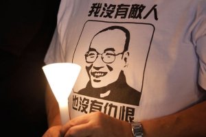 习近平独裁暴政观察：纪念刘晓波逝世五周年，他的精神遗产仍在黑暗中照亮中国
