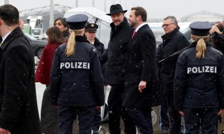 万斯：俄罗斯若拒绝保证乌克兰长久独立 美国可能动用军事手段