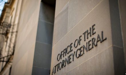 三名美陆军现役与前军人因涉盗窃政府财产和贿赂而被捕，其中一人被控向位于中国的个人传输国防信息