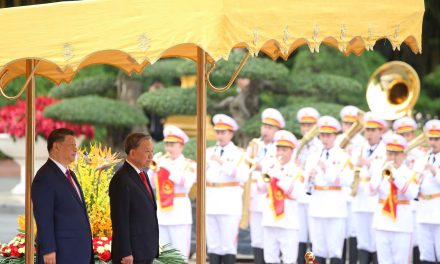 中美关税战之际 习近平访越南签署45项协议