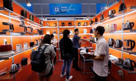 外贸企业“集体放假潮” 中国贸易商：“几十年未有之经济形势”