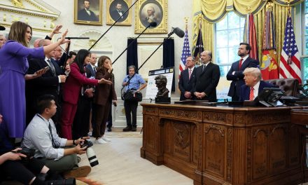 美英达成贸易协议同时 特朗普谈中国关税：“不可能再高了”