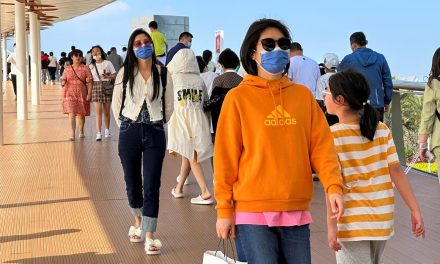 中国多地再现新冠上升趋势 民众戴口罩明显增多