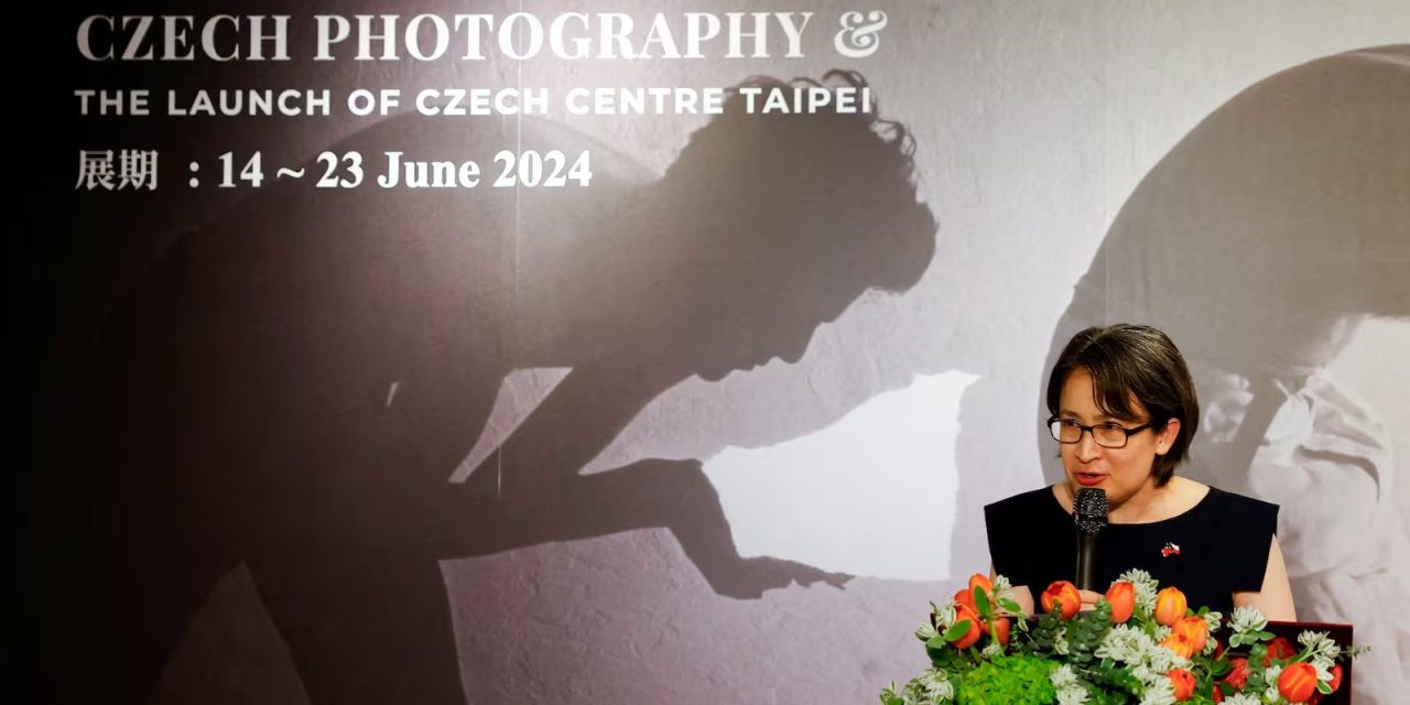 萧美琴访捷克遭中方跟随险酿车祸 中方否认有阴谋