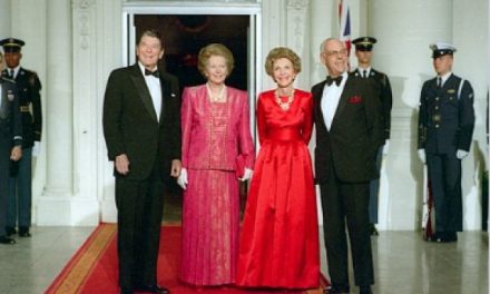 春生：民主公有制干预经济自由