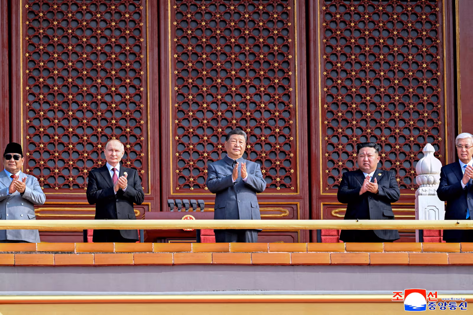 “长生不老”意外成话题 中国阅兵还透露那些潜台词？