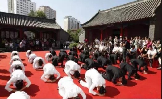 勿鸣：礼制仪轨下的视觉驯服与人格奴化——中国腐朽落后的权力等级政治文化溯源